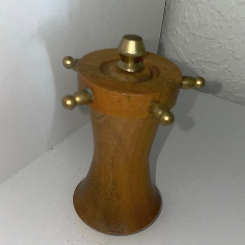 Vintage Rudder-Style Pepper Mill Unique Olive Wood Italy 3.4”H x 2”D